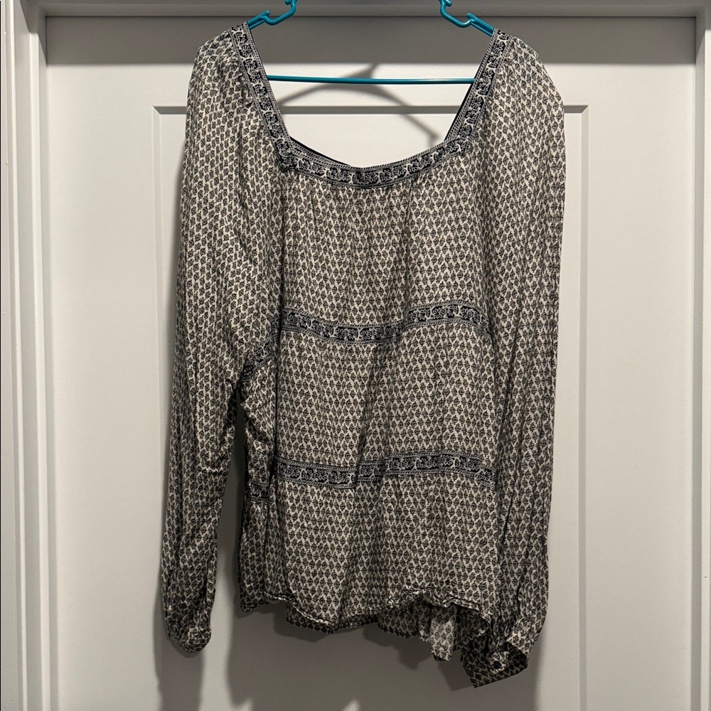 Old Navy Black and White Geometric Blouse